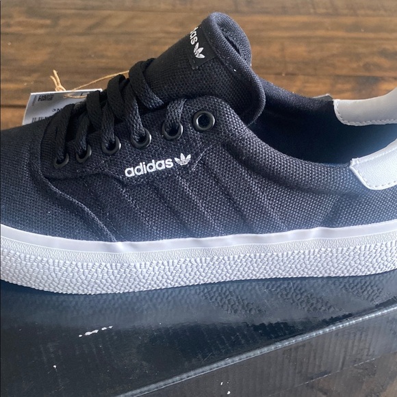 Adidas 3MC Black and White Sneakers. Mens 7.5/ Woman’s 8.5. New in box - Picture 2 of 9